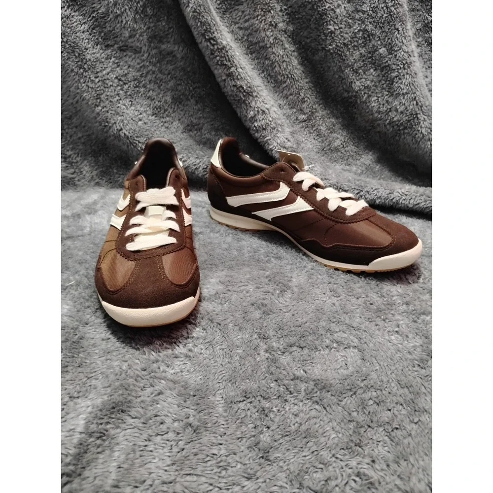 No Boundaries Women's Brown/White Lace Up Low Top Athletic Sneakers